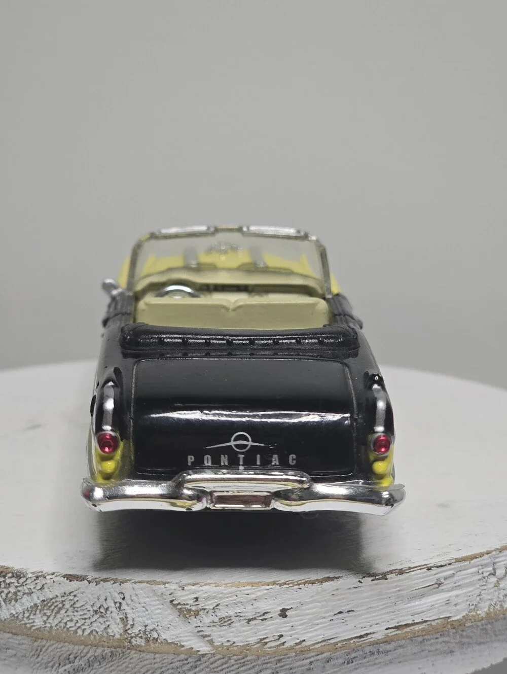 1955 Pontiac Starchief 1/43 Diecast Scale Model Car by NewRay China 2000